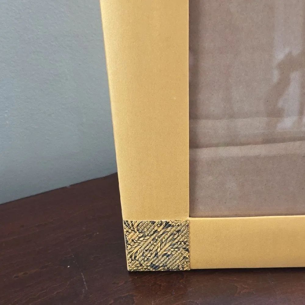 Elegant Gold Picture Frame - Picture 3 of 8